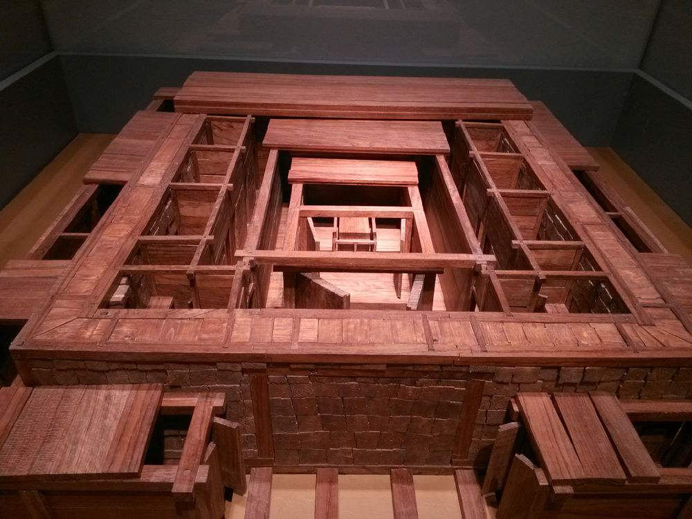 1974至1975年在北京大葆台燕王旦墓,发现了完整的,未遭破坏的"黄肠题