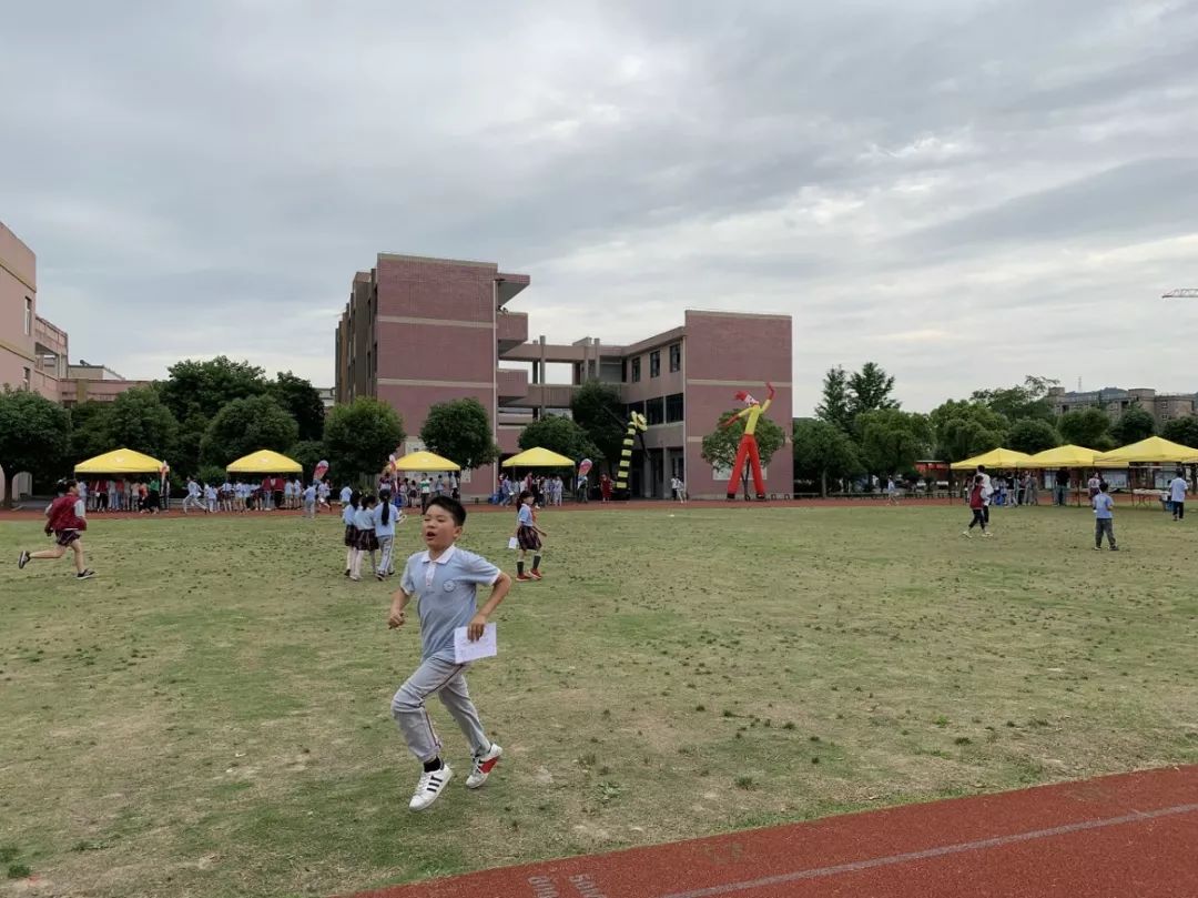 5月30日,31日,余杭区"流动少年宫"走进黄湖镇中心小学和径山镇双溪