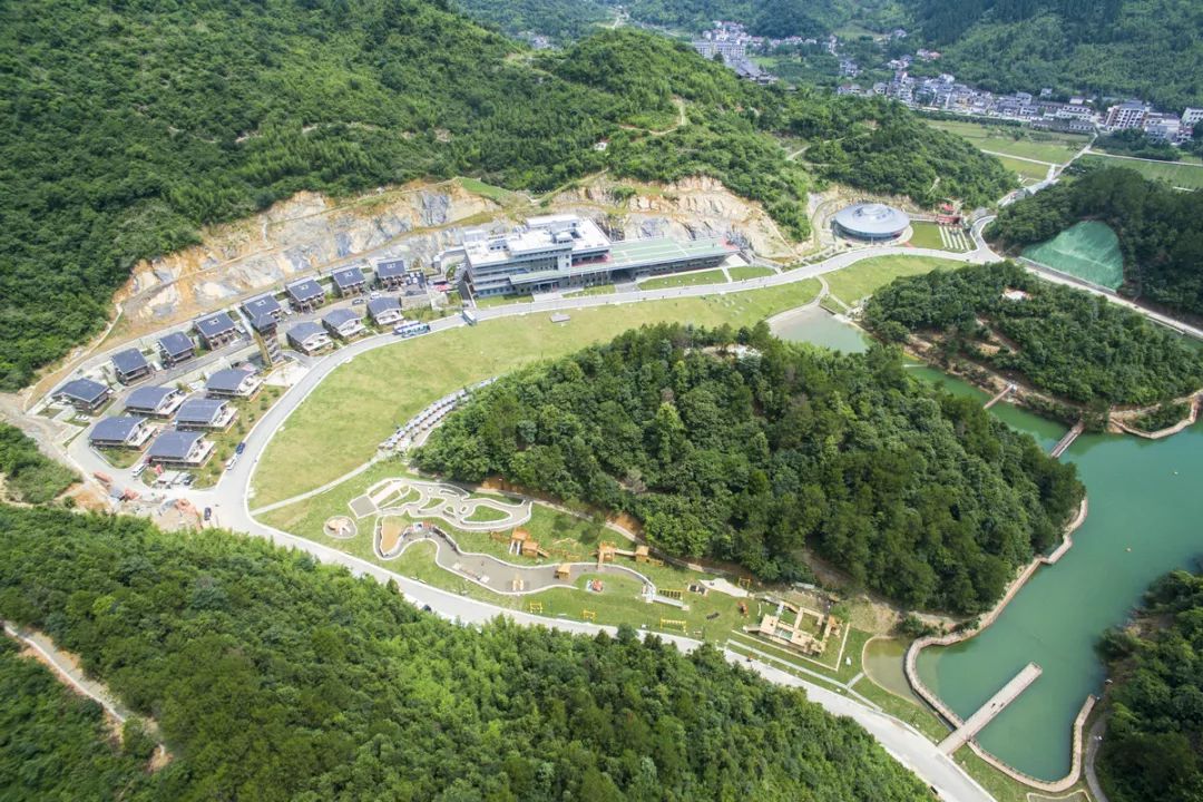 空俯瞰杭州国际青少年洞桥营地聚来众人,打响品牌.