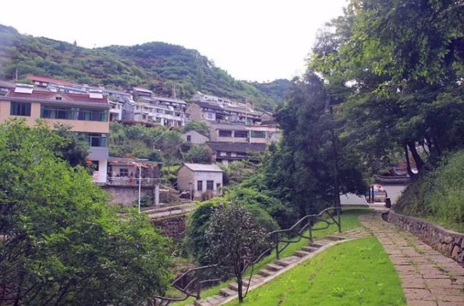 俞苗英今年60岁,2017年在棠溪村办起了第一家农家乐,现在生意做得红红