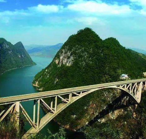 河特大桥,抵母河特大桥,沙银沟大桥和盐津河大桥等项目的勘察设计工作