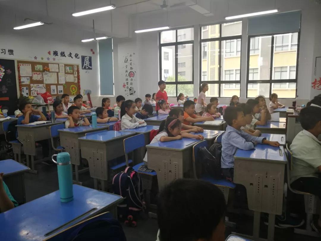 照明科谱走近小学课堂-----中业集团举办"人类照明史"公益讲座_革新