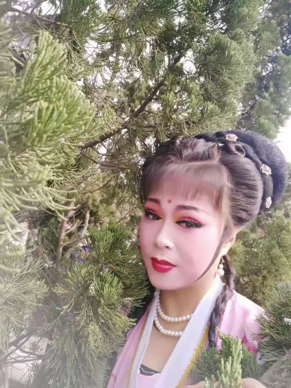 刁刘氏莎莎,_大山谷图库