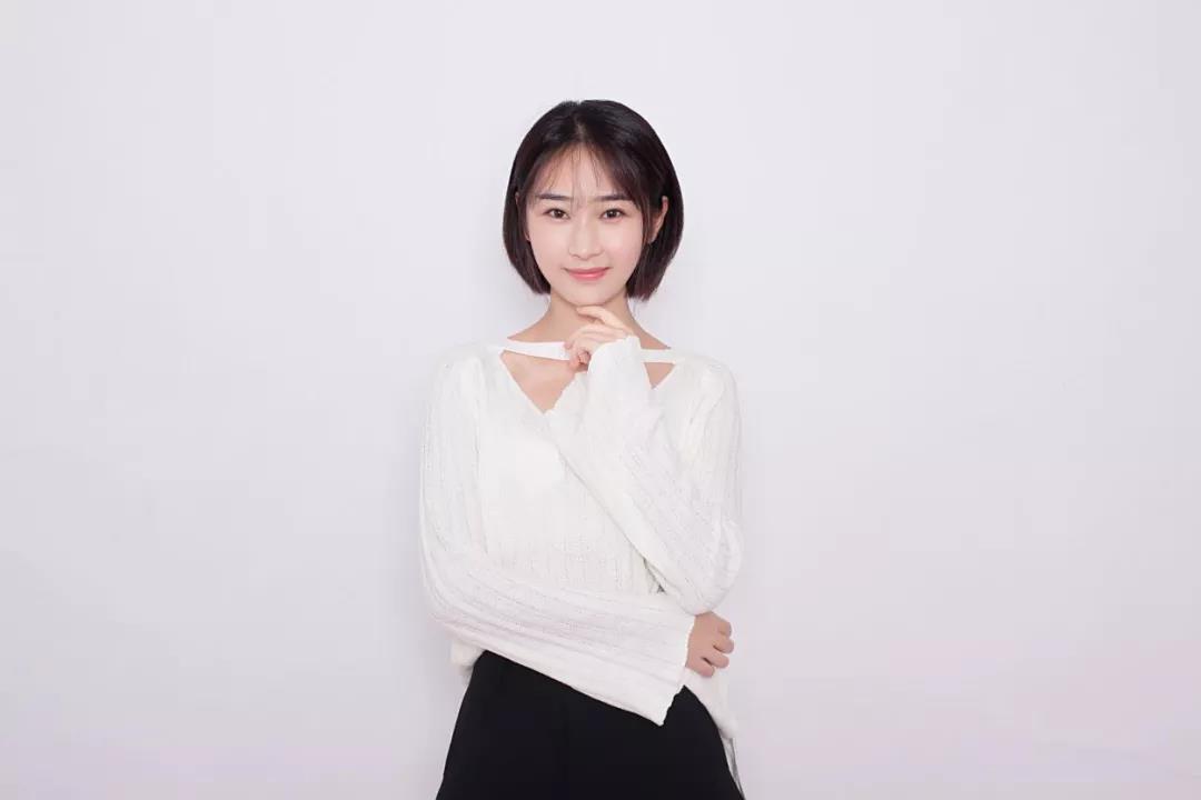 新人演员宋羽轩出席罗马尼亚油画展中国巡展受关注 网友直呼超甜_上海