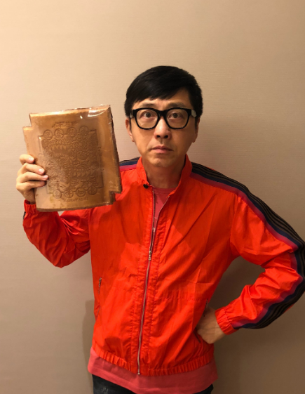 触目惊心!庾澄庆晒眼睛受伤照 满眼通红布满血迹