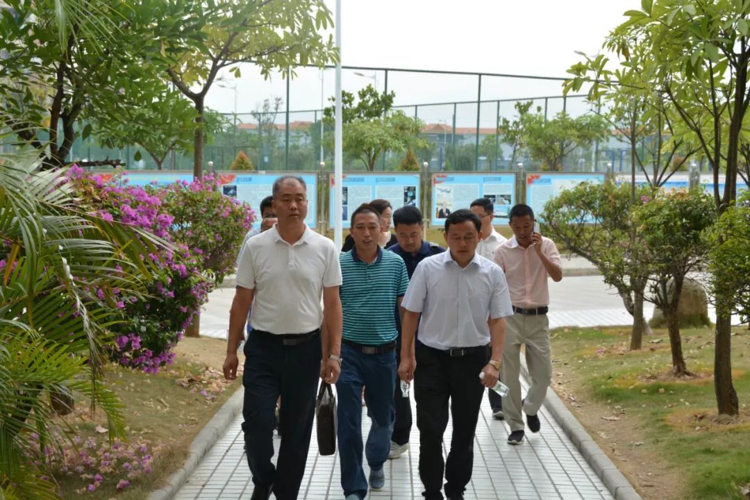 德宏州人民政府副州长杨世庄一行到我校调研高考备考工作