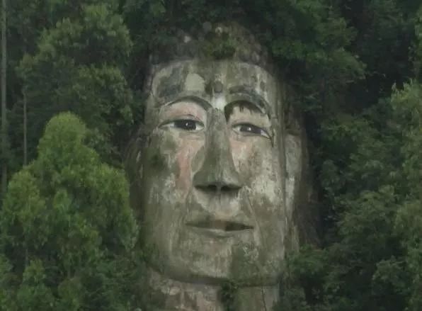 沙湾惊现乐山大佛的"孪生兄弟"!你说像不像?