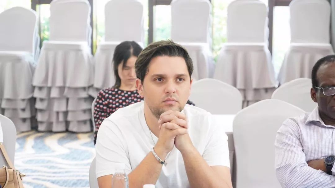 比勒陀利乌斯教授带来的的项