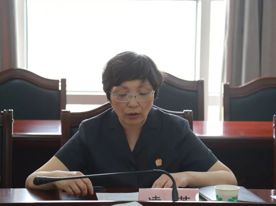 区人大常委会主任计佳萍,副主任方瑛,岳中云,陈纯,秦志宏出席会议.