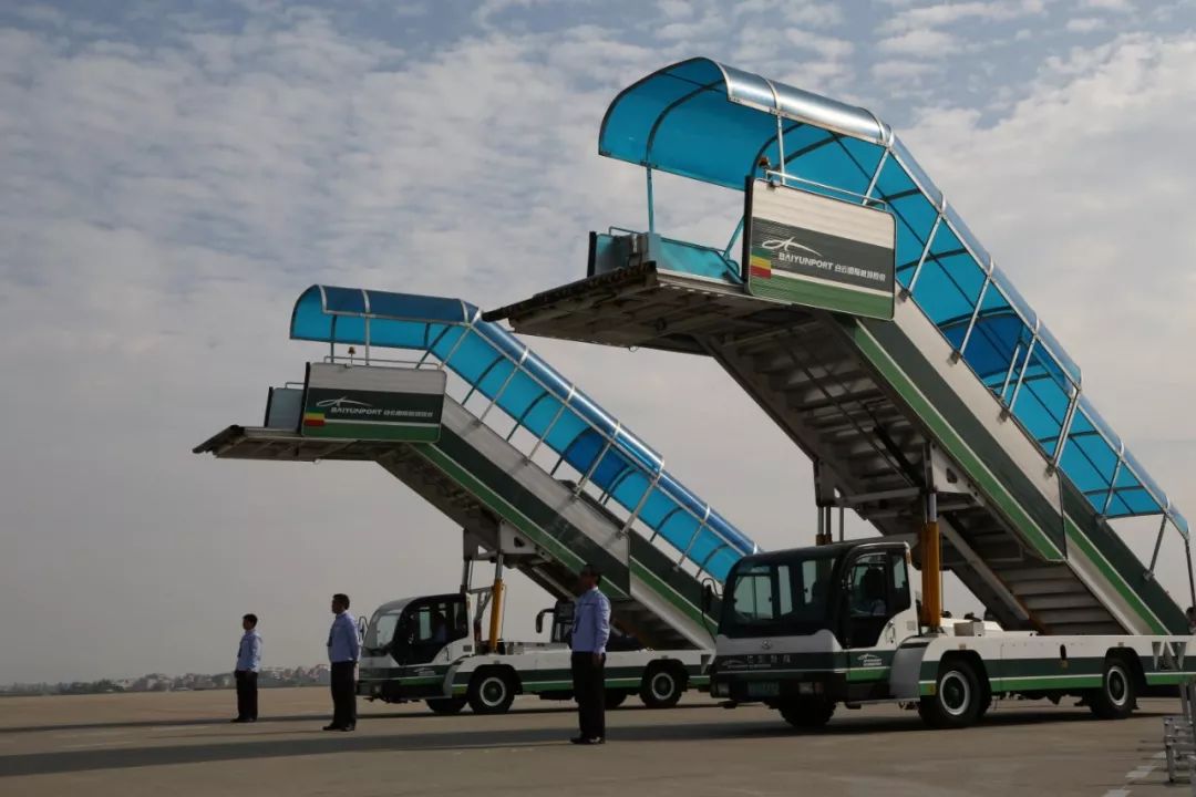 机场之一,拥有包含摆渡车,飞机牵引车,行李传送带车等在内的28类共600