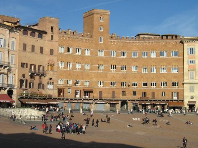 集成古老学院的意大利锡耶纳大学是怎样的