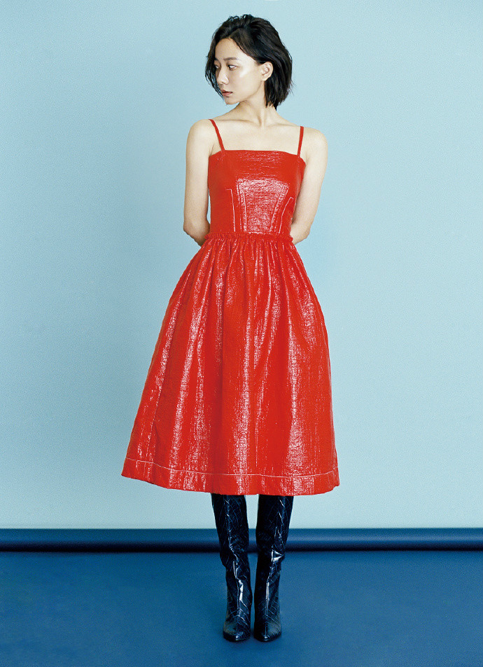 王璐丹拍杂志封面牛仔裤破洞位置尴尬了这款式谁敢穿出去