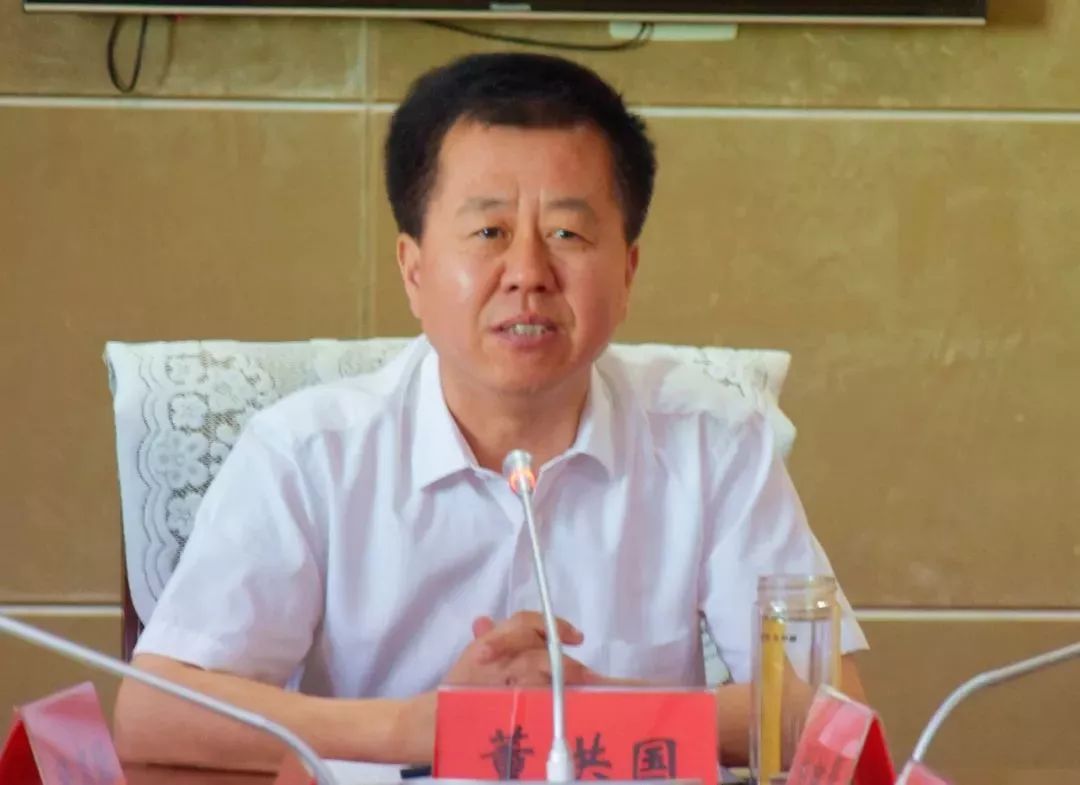 6月3日上午,副区长董洪国主持召开解决佟家花园征地遗留问题指挥部第