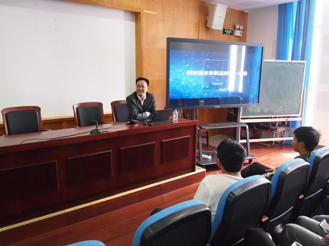 历程,学院校友会秘书长韦镇坤老师,团委书记郑思思老师出席本次活动