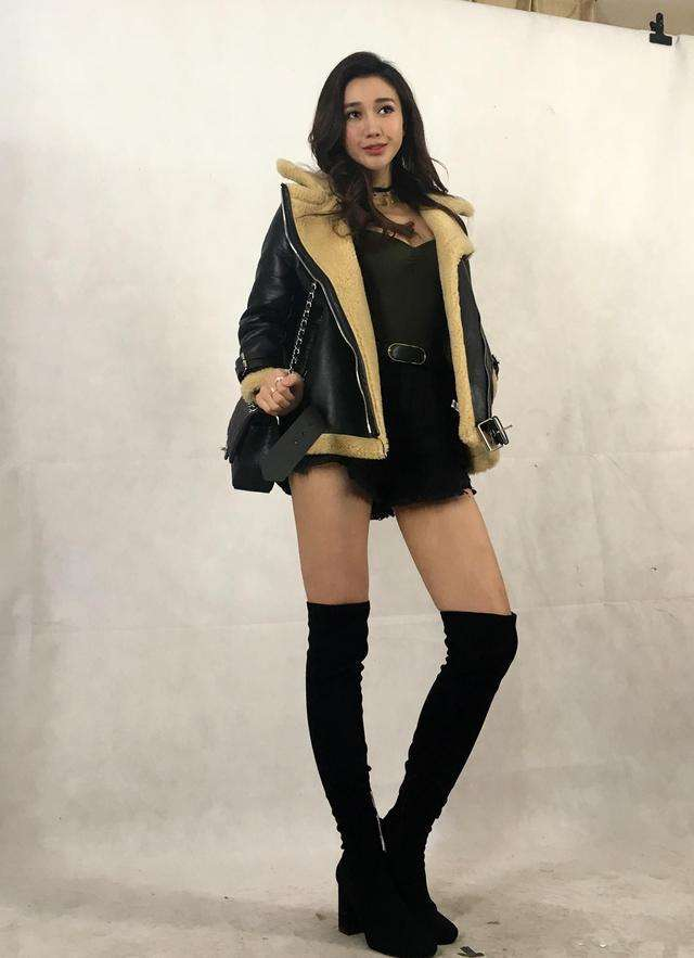 杨凯迪拥有一双很多女星都羡慕的大长腿,颜值出众,身材有料,又加上有