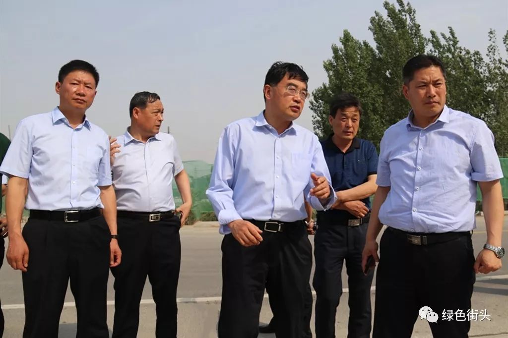 今日关注县长朱贵友到石材产业园街头镇召开矿山石材业扬尘污染治理