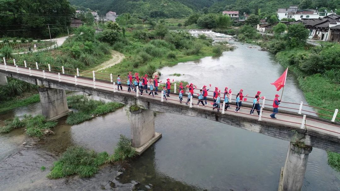 陳好是鷹潭市餘江區錦江鎮鐵山村下陳小組村民陳海雲和黃英的大女兒