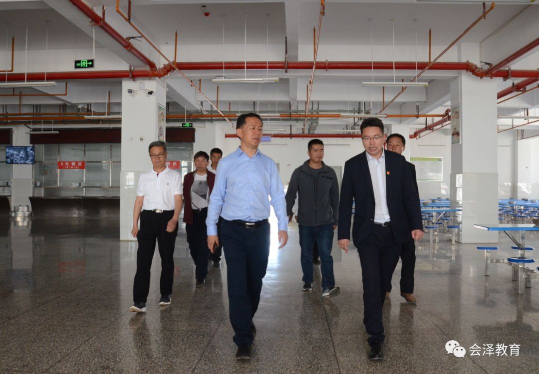 县教育体育局局长张宏到高考考点调研工作