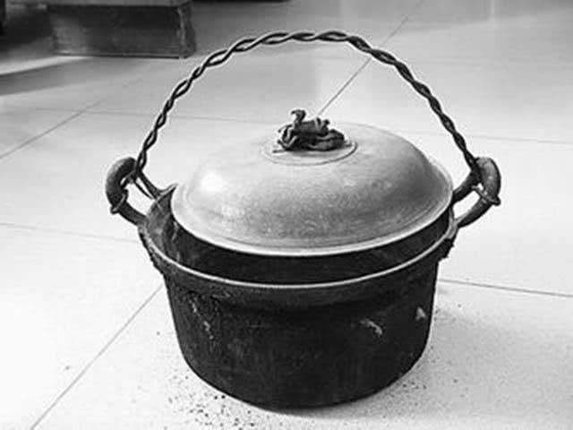 原创二战美军飞虎队老兵多年后来华,有人想给他们看一口特殊的锅