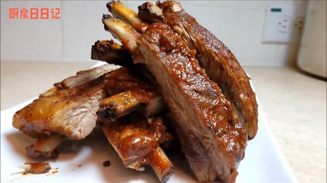 米其林五星主厨的烤排骨做法表皮香酥咬一口肉汁四溅妙极了