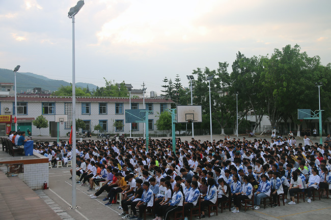 镇沅县第一中学图片