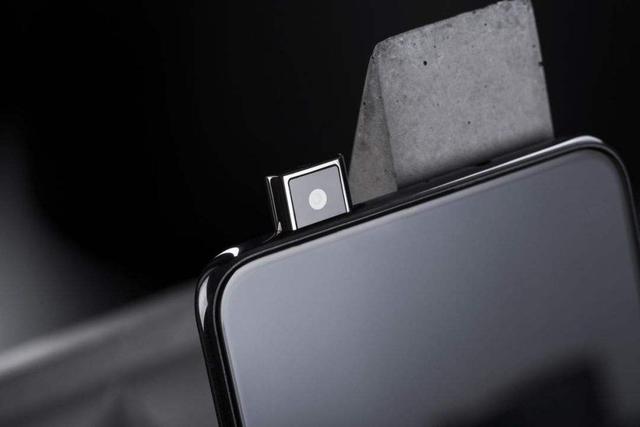 荣耀赵明打孔屏才是手机屏幕的主流设计暗示屏下镜头日渐成熟