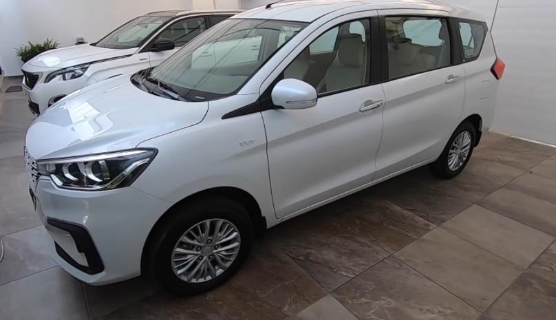 有朋友在海外拍到了2019款印版铃木ertiga车型,该车定位是一款小型mpv