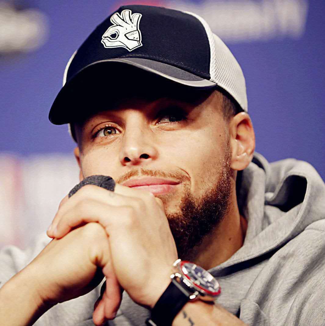 出手目的就是为了掐死库里这一得分点放空球队其他四人猛龙采取box