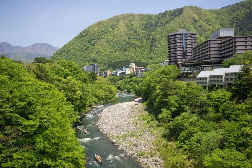 鬼怒川,距离枥木县世界遗产日光市不远的温泉乡,素有"东京的内宅"之