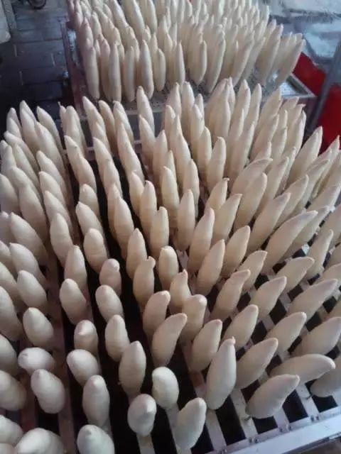 是山东省特色传统名点更准备了当地特色小吃——签子馒头除了德州扒鸡