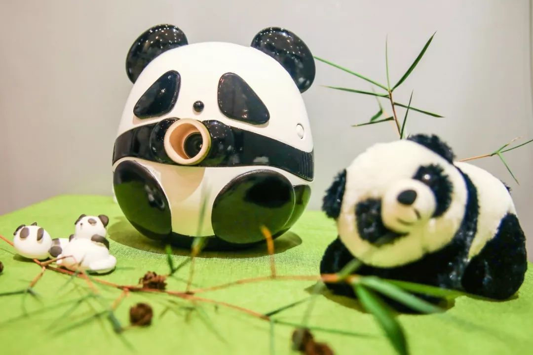 《fuzzy后现代沙发设计》《基于仿生的休闲椅设计》《流行形态的灯具