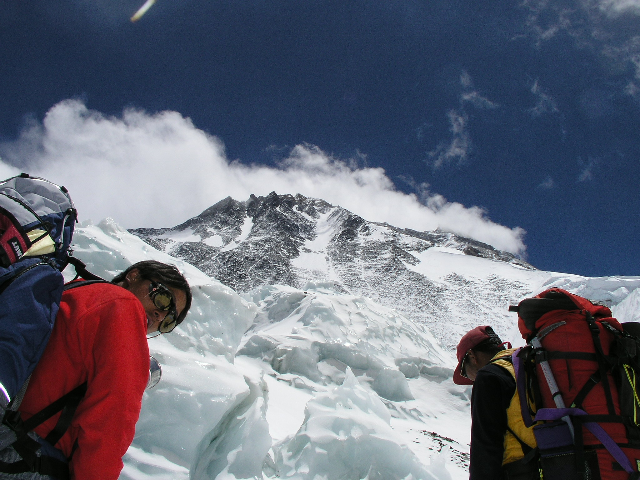 原创登珠峰费用涨到50万元以金钱开道的挑战值得你敬佩吗