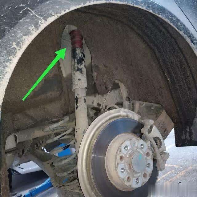 奥迪a6减震器vs粉碎机 结局令人