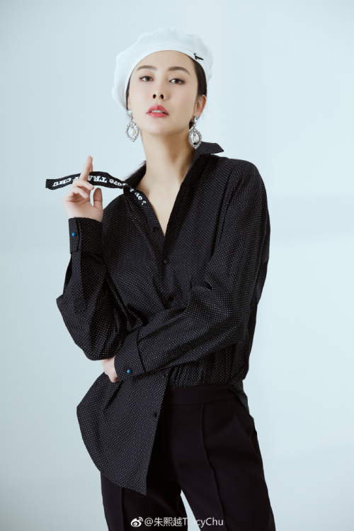 高定设计师tracychu对weekfunchiccomao一见钟情