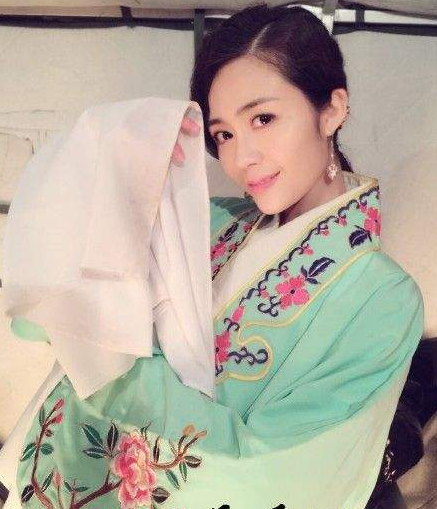 张学良的二夫人,为丈夫亲自上前线,最后却连帅府的门都进不去_谷瑞玉