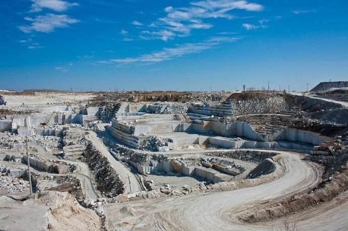 储量3851万吨内蒙古察哈尔右翼中旗探获一处超大型大理岩矿