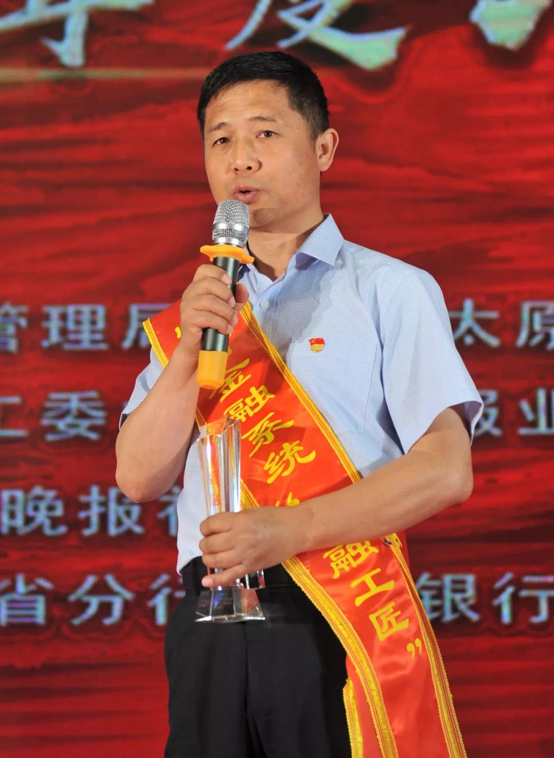 屈宁老兵打开金融互联网新世界