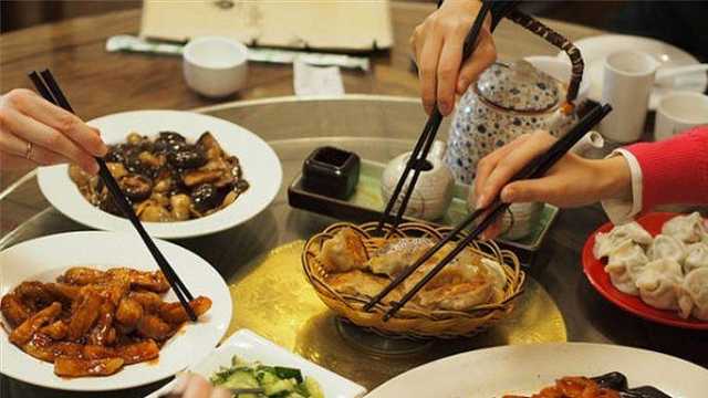 中国人从什么时候开始用筷子吃饭