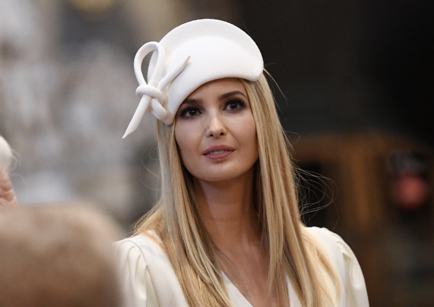 原创38岁伊万卡高调出镜,白裙配"护士帽"优雅,网友:顶级白富美