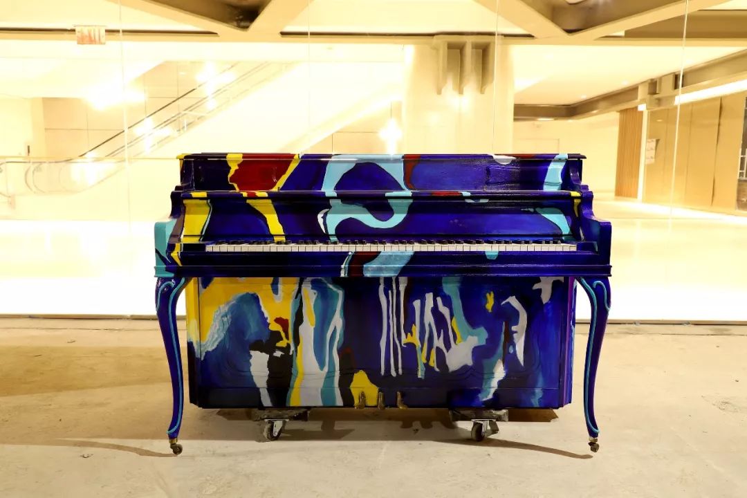 就在今天6月3日起纽约将化身爱乐之城54架彩绘钢琴将流动在大街小巷