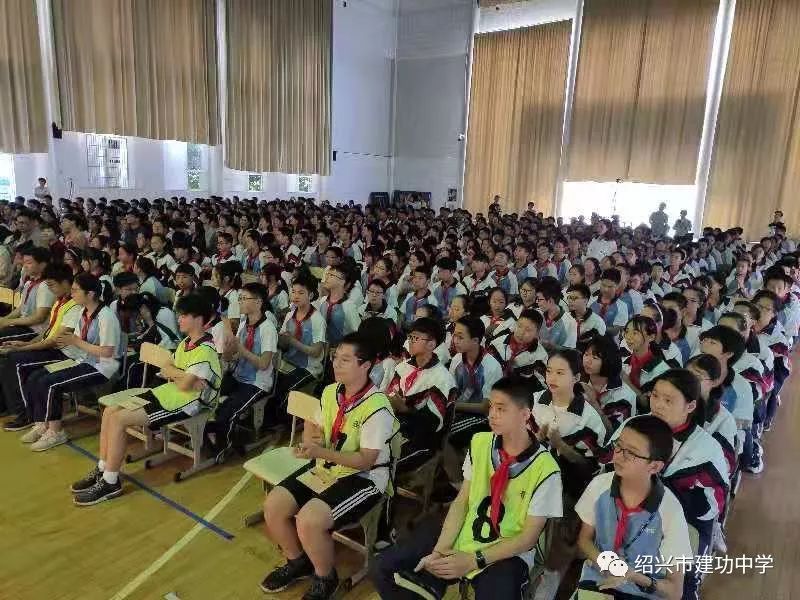 书记赵国良,副校长吴胜荣,刘菊平,校务会议成员萧华琴,初一初二年级