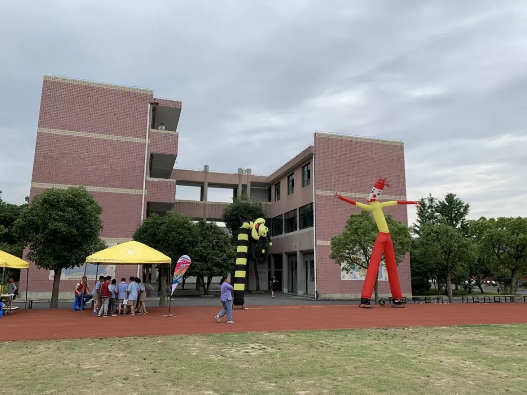 5月30日,31日,余杭区"流动少年宫"走进黄湖镇中心小学和径山镇双溪