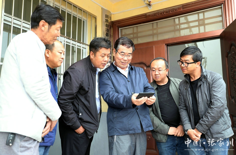 陈晰调研督查脱贫攻坚重点工作