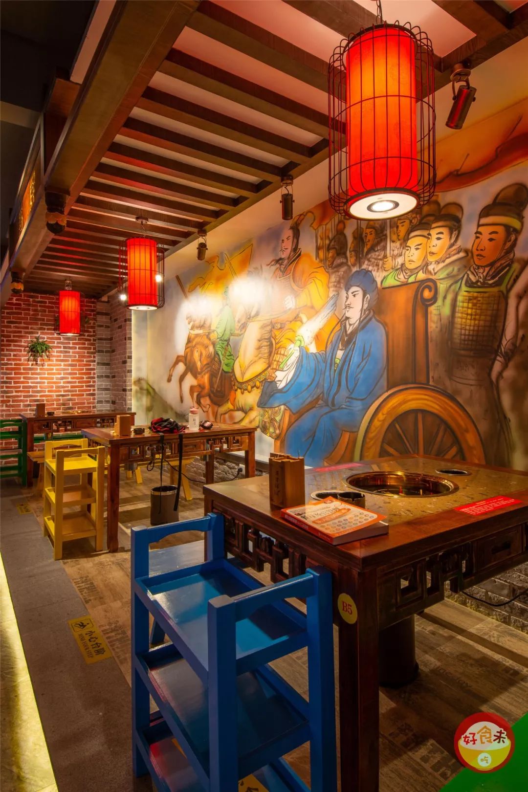 体现了浓厚的三国主题餐厅文化.