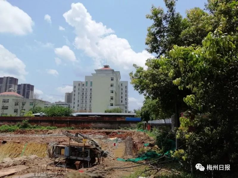 东山大桥方向也因此封路半边梅城江南彬芳大道火车站目前相关部门正在