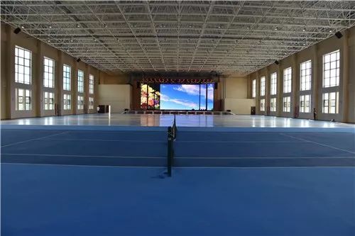 高安中学340余万元的舞台进行声光电调试_体育馆