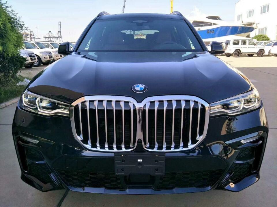 首台柴油版宝马x7到港配30t四涡轮动力外观比丰田陆巡还霸气