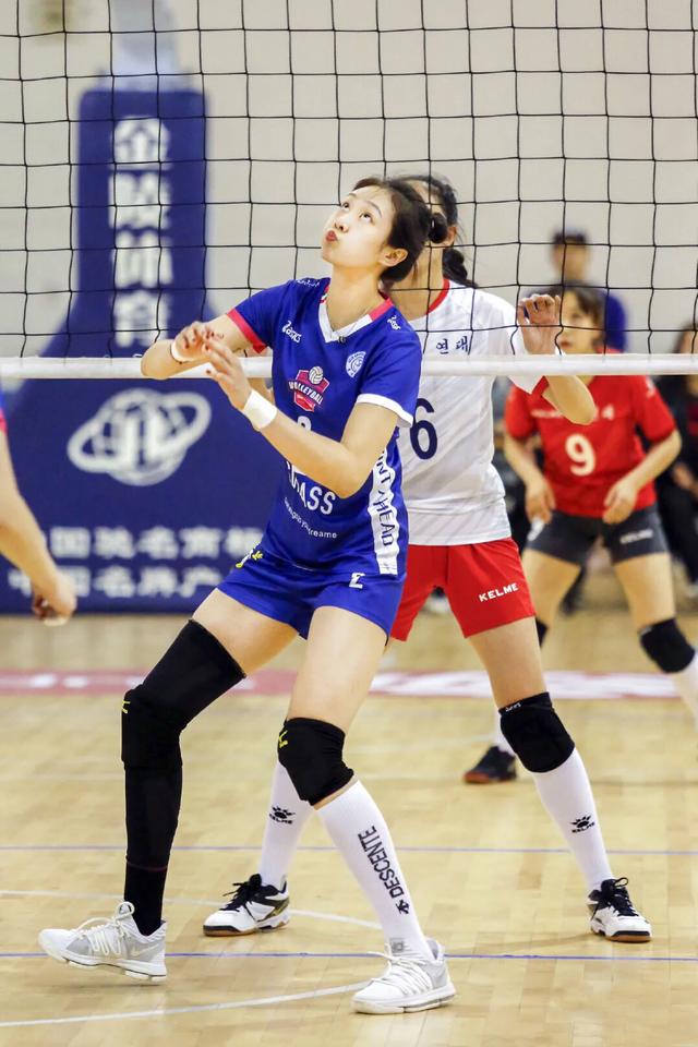 昔日排球女神,17岁被郎平钦点,19岁退役,现成学霸校花_樊响