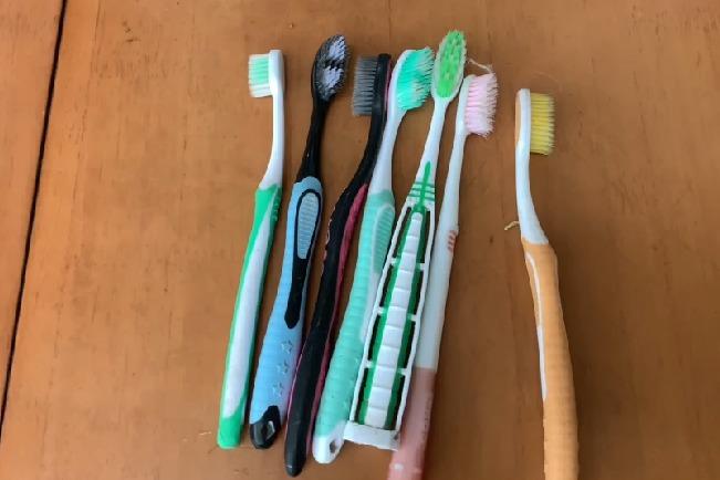 你家里的废旧牙刷扔了吗?它还有很多用途,回家找找