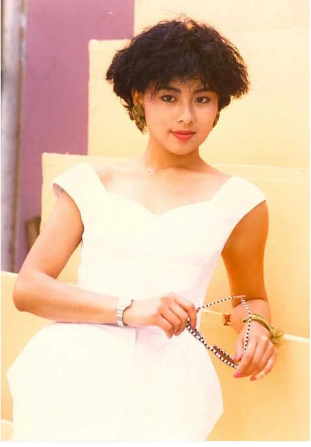 她曾击败邱淑贞,她是碧血剑里的温夫人 87年港姐亚军:李美凤